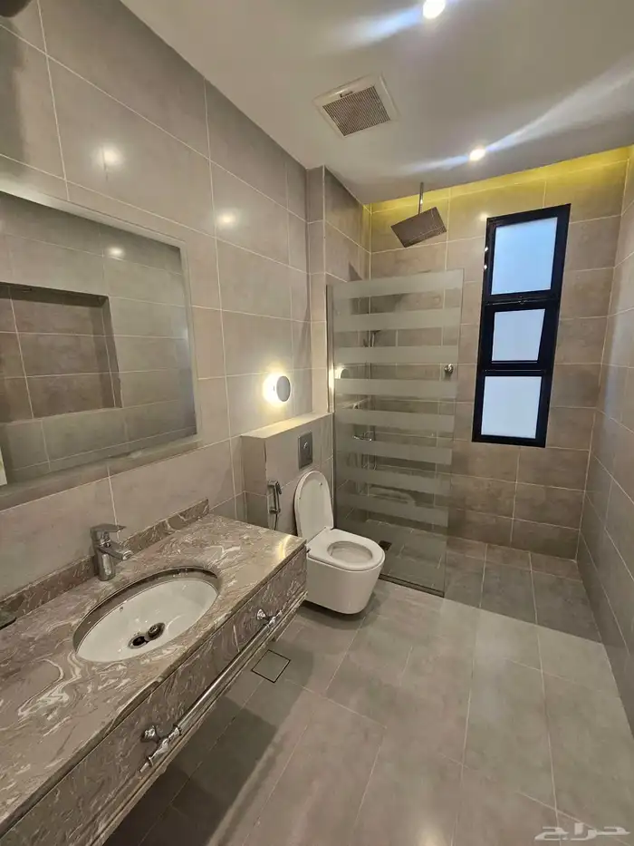 للبيع فيلا ديلوكس في حي العمرة الجديدة 2