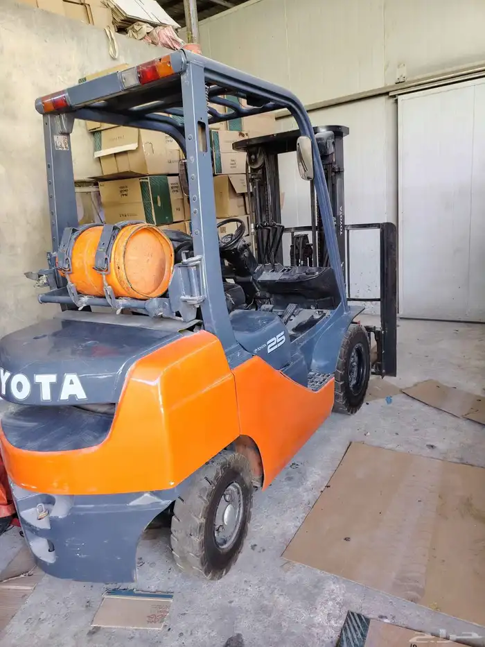 رافعة شوكيه للبيع شبه جديدة وكونتر 2013 2