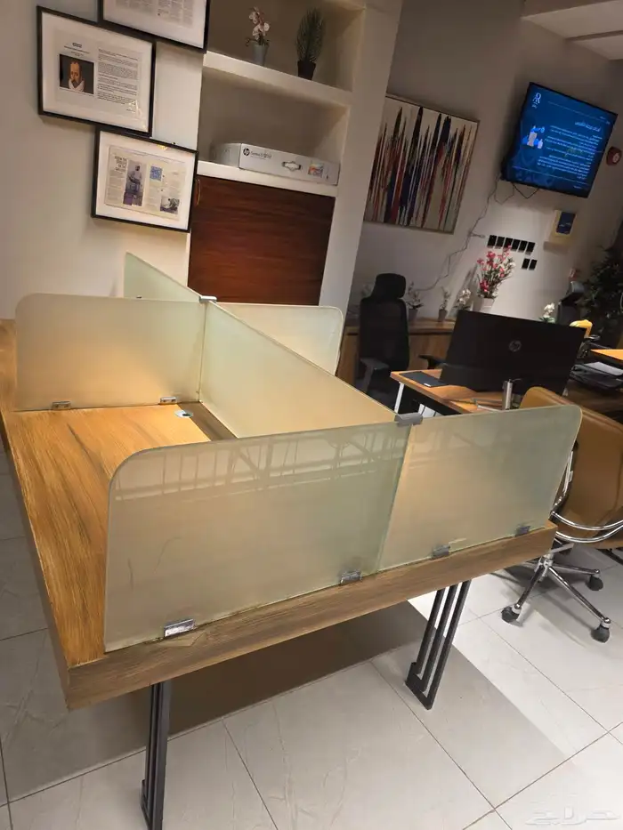 مكتب عمل مقسم 4 بارتشن مع 4 كلرسي و 4 وحدة ادراج 9