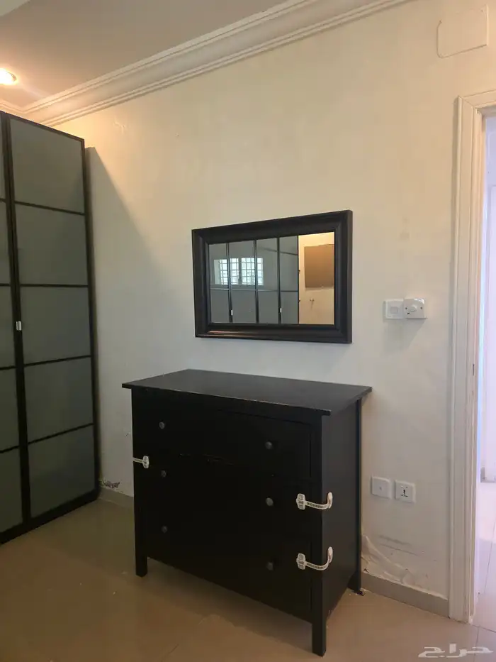 غرفة نوم سرير وست إلم والباقي إيكيا مستخدم للبيع 3