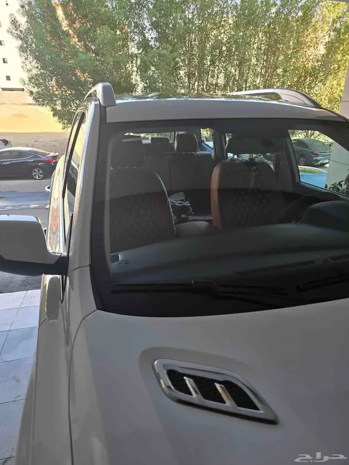 سيارة إم جي RX8 2024 شبه جديدة للبيع 3