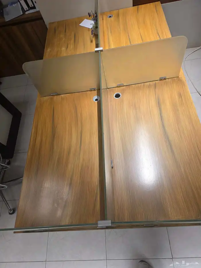 مكتب عمل مقسم 4 بارتشن مع 4 كلرسي و 4 وحدة ادراج 6