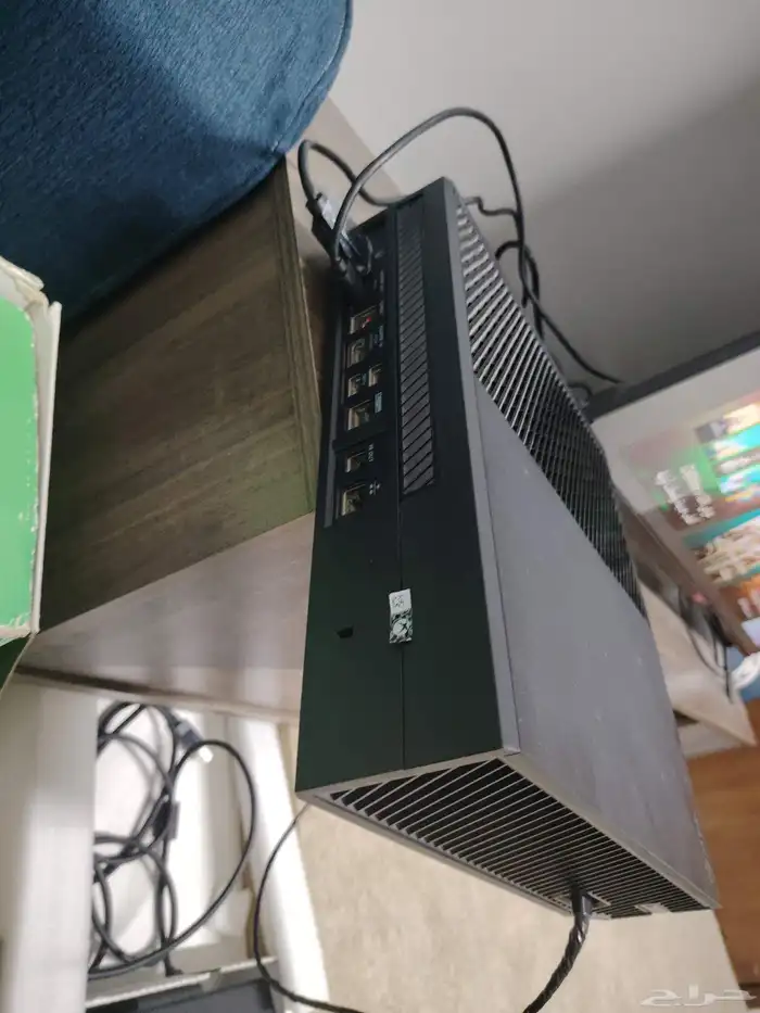 اكس بوكس ون مع يديتين وبطاريتين وشاحنهم والكميراء 3