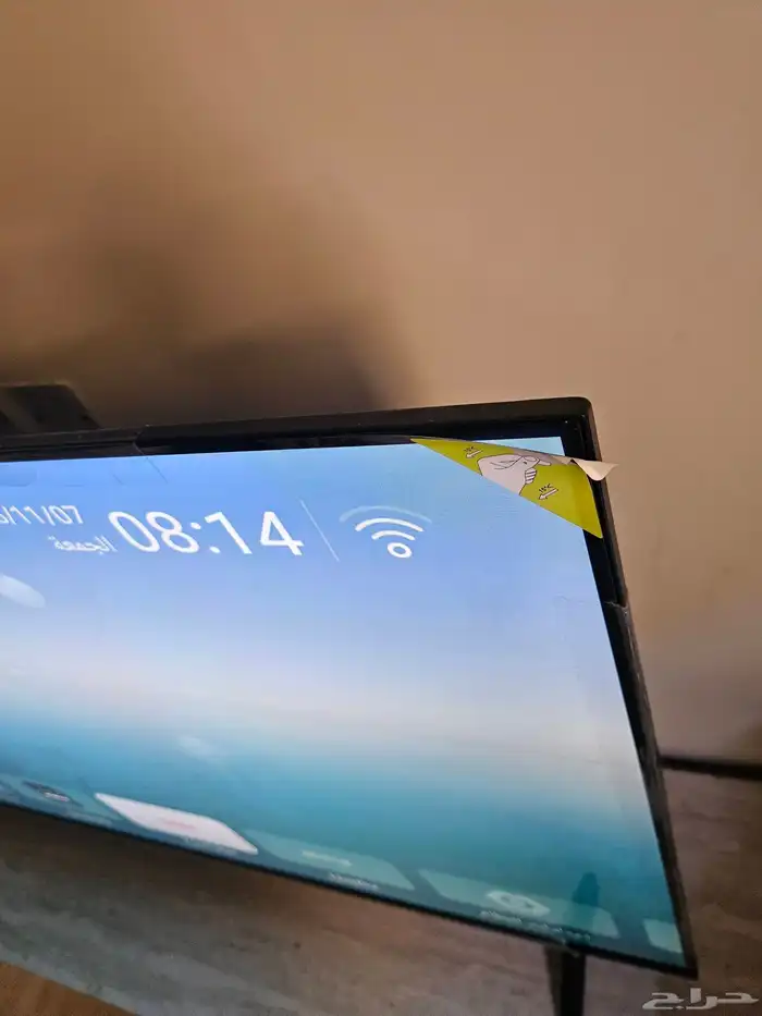 شاشه نيكاي 55 بوصه 4k شبه جديد مع الريموت 3