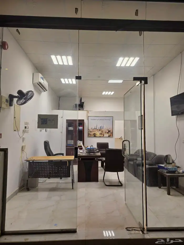 محل مكتب عقاري للتقبيل 1