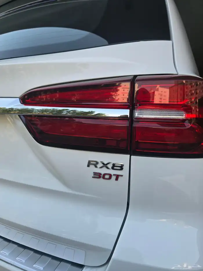 سيارة إم جي RX8 2024 شبه جديدة للبيع 7