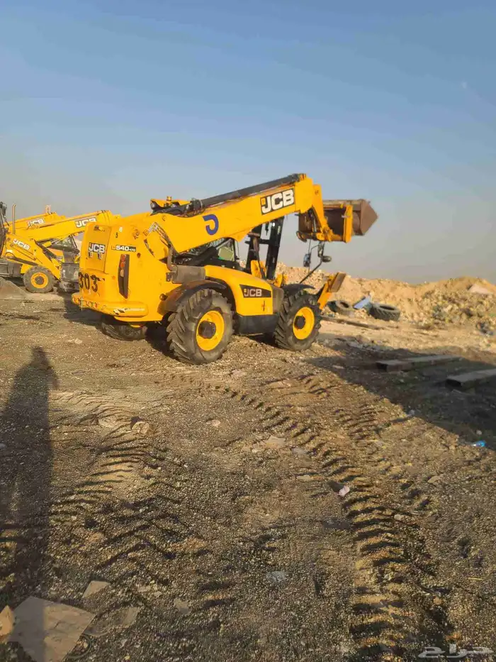 رافعات تلسكوبية تليهندر وجي سي بي للايجار 0