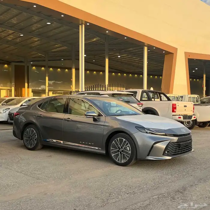 تويوتا كامري LE هايبرد 2025 1