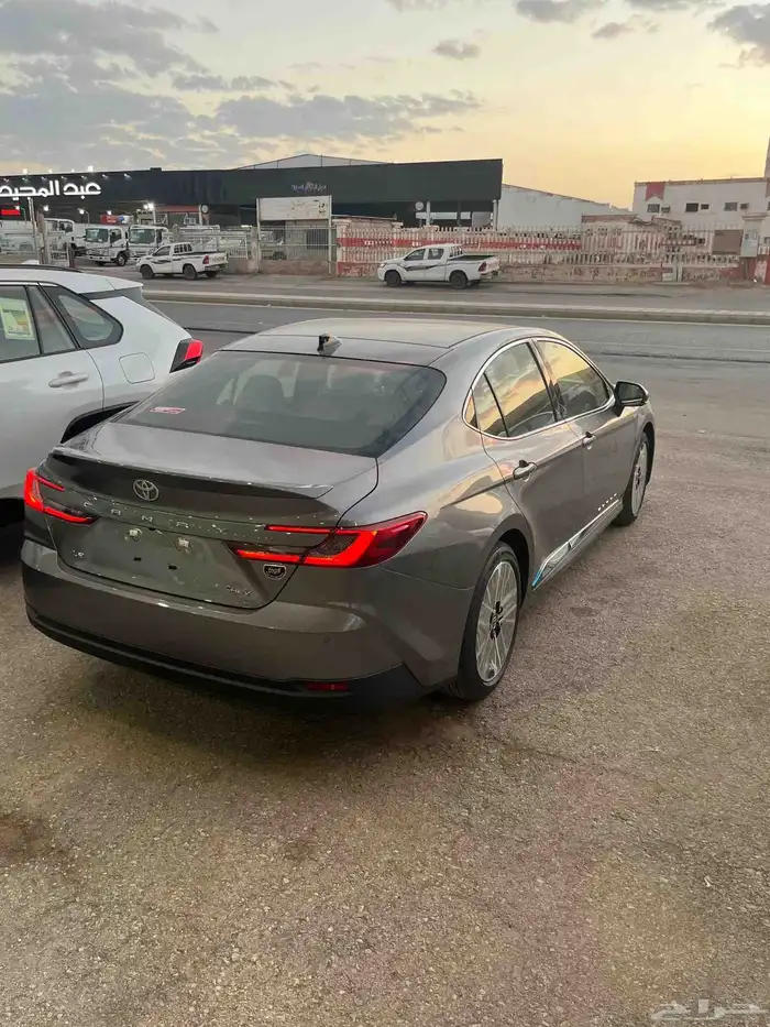 تويوتا كامري LE هايبرد 2025 2