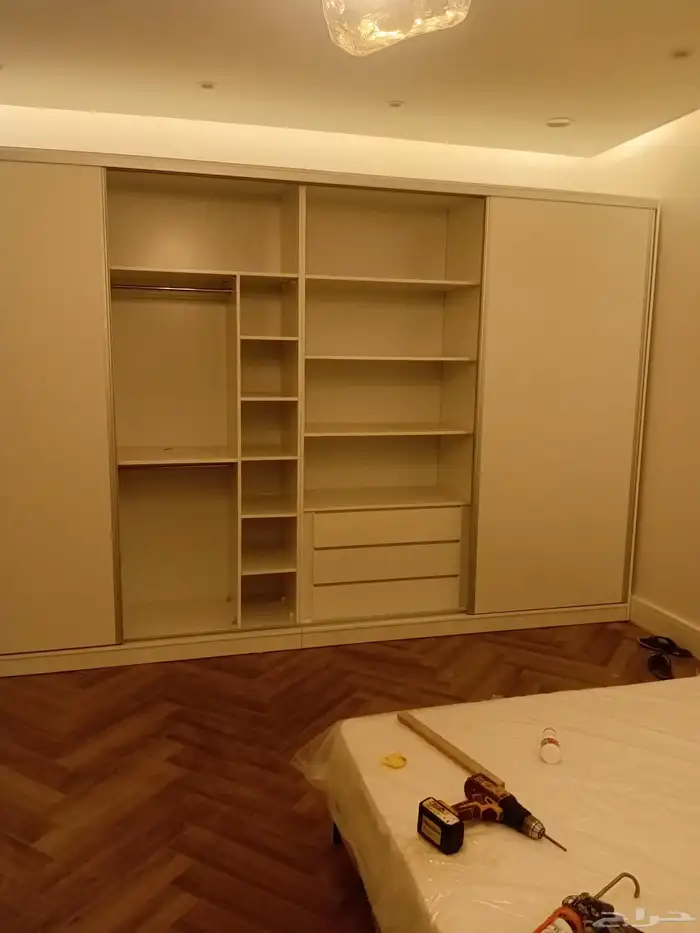 نجار تفصيل دواليب وصيانه جميع الدواليب والأبواب 0