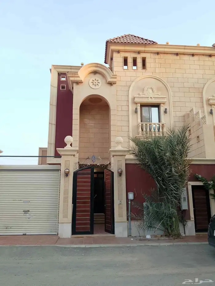 فيلا للايجار حي الشراع مساحة 200 م 0