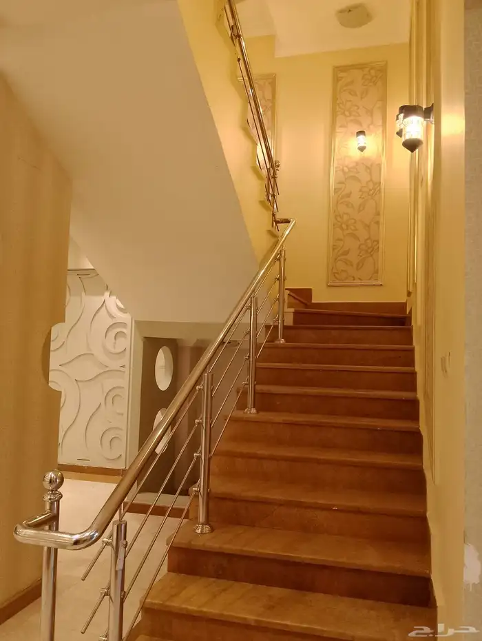 فيلا للايجار حي الشراع مساحة 200 م 3