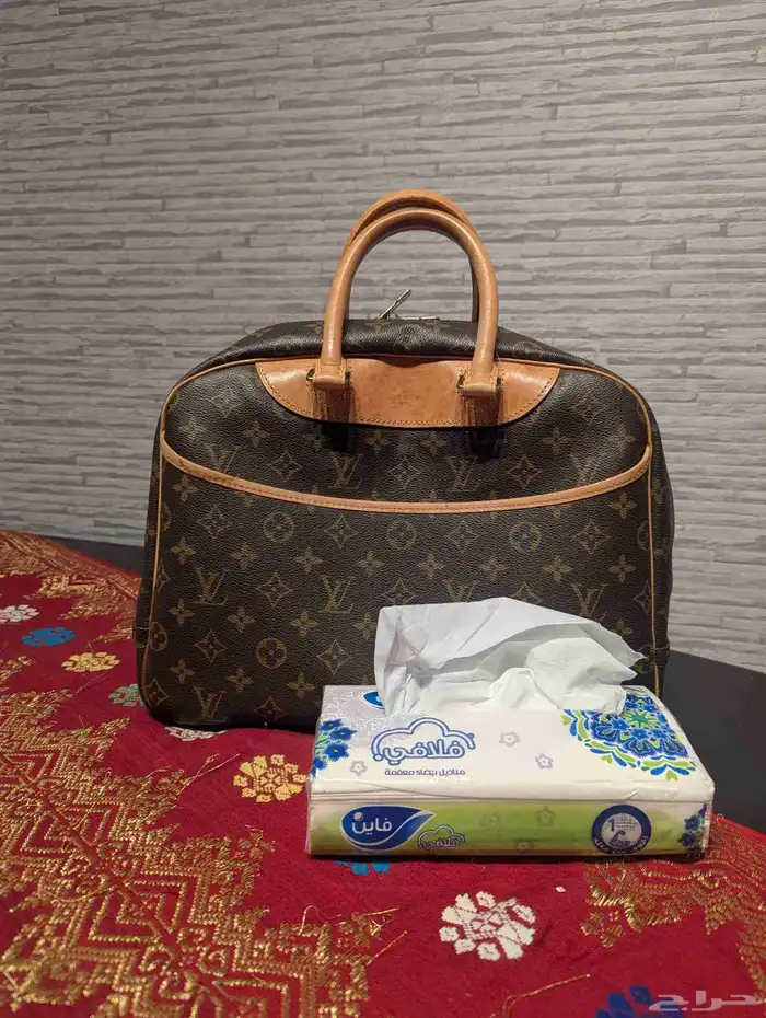 شنطة لويس فيتون دوفيل فنتج LV 7