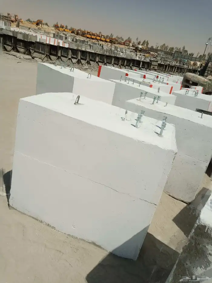 يسعدنا ان نتقدم لكم أعمالنا اعمال خرسانية لأعمال الطرق وتجمي 4