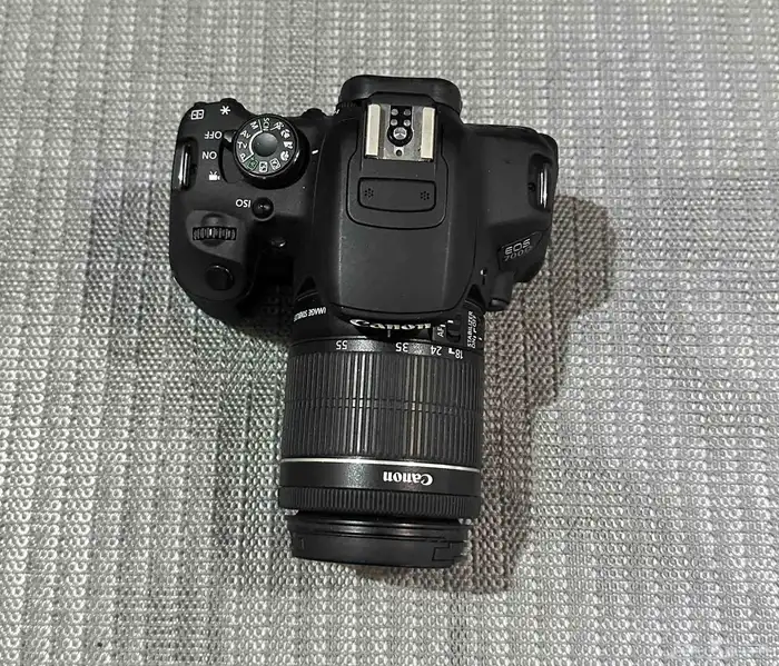 كاميرا كانون d700 1