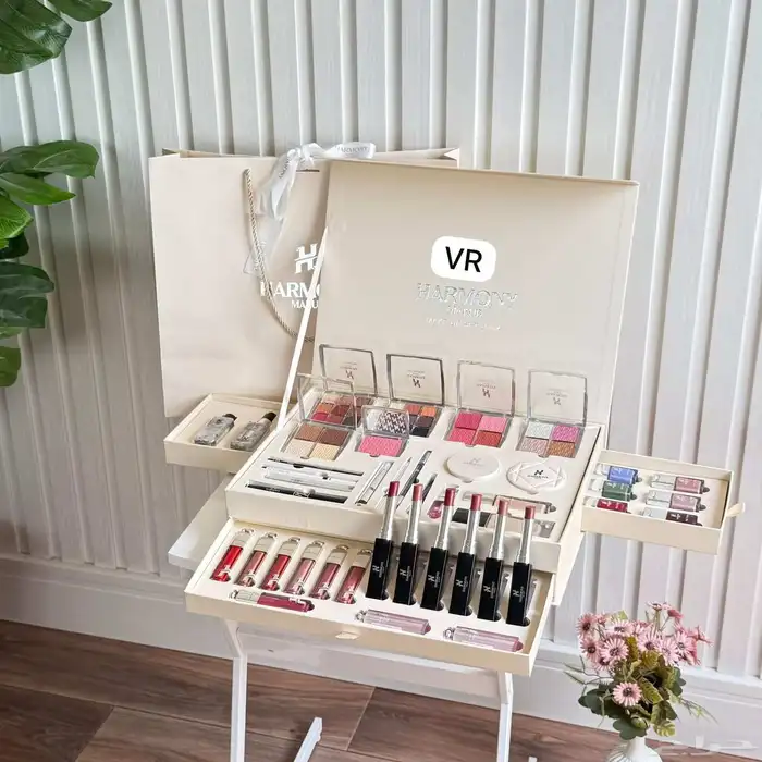 بوكس هارموني بيوتي  مجموعة اي شادوا احترافية مكونك من 18 ل 1