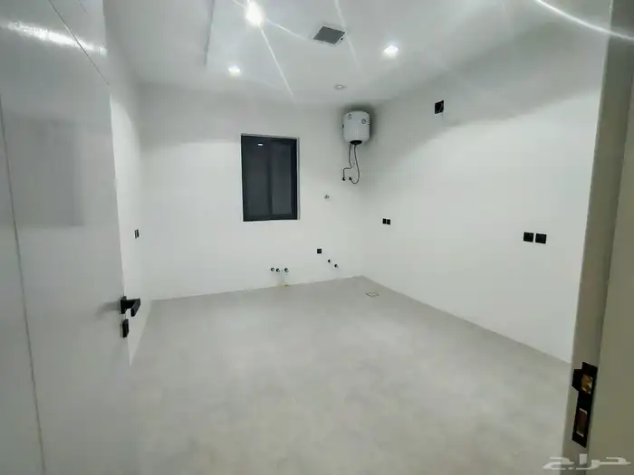 شقة جديده للايجار بالمهديه 3 غرف وصاله طابق اول السعر 50 الف 3