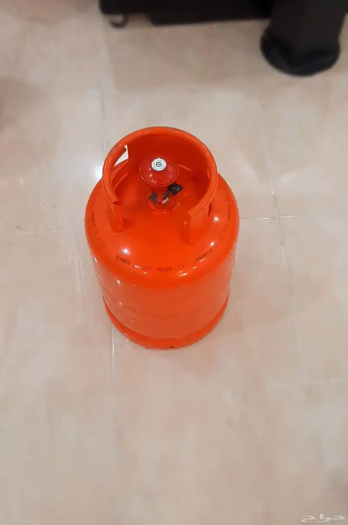 اسطوانة غاز مع المنظم 0