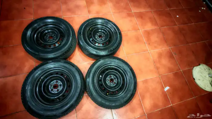 جنوط كورلا اصلي وكاله نضيفه جدن مقاس 15 معا الكفرات نضيفه 5