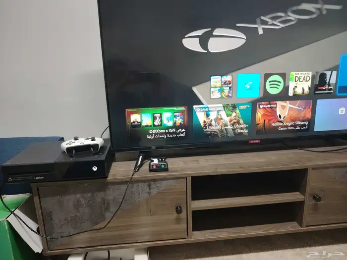 اكس بوكس ون مع يديتين وبطاريتين وشاحنهم والكميراء 1