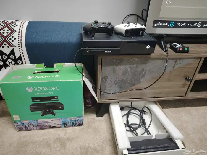 اكس بوكس ون مع يديتين وبطاريتين وشاحنهم والكميراء 0