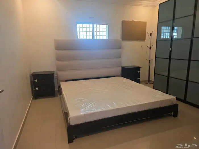 غرفة نوم سرير وست إلم والباقي إيكيا مستخدم للبيع 0