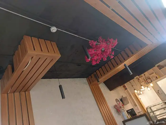 محل للتقبيل فيه ديكور جدا ممتاز ينفع كافيه أو حلاق 0