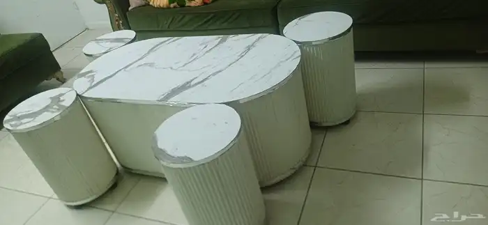 طاولات خدمة العدد 4 0