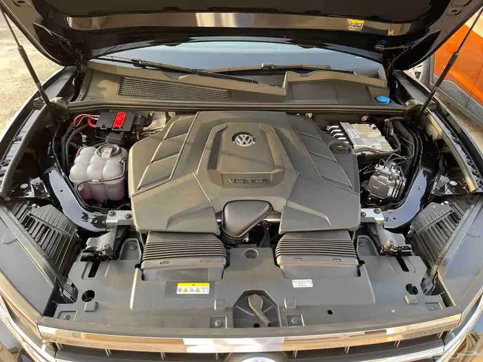 جيب طوارق أسود R-line 2022 Touareg SUV ضمان ساري 15