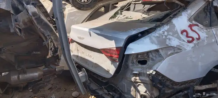 شنطه وإيسطب ركن يمين جنسس موديل 2015 نظيفه 2