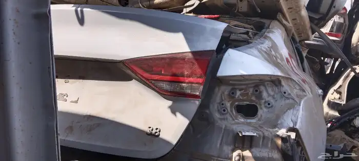 شنطه وإيسطب ركن يمين جنسس موديل 2015 نظيفه 3