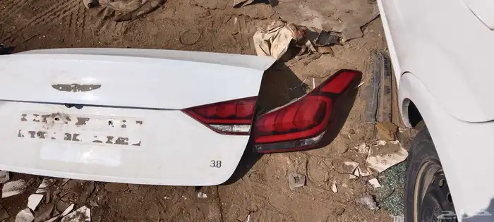 شنطه وإيسطب ركن يمين جنسس موديل 2015 نظيفه 1