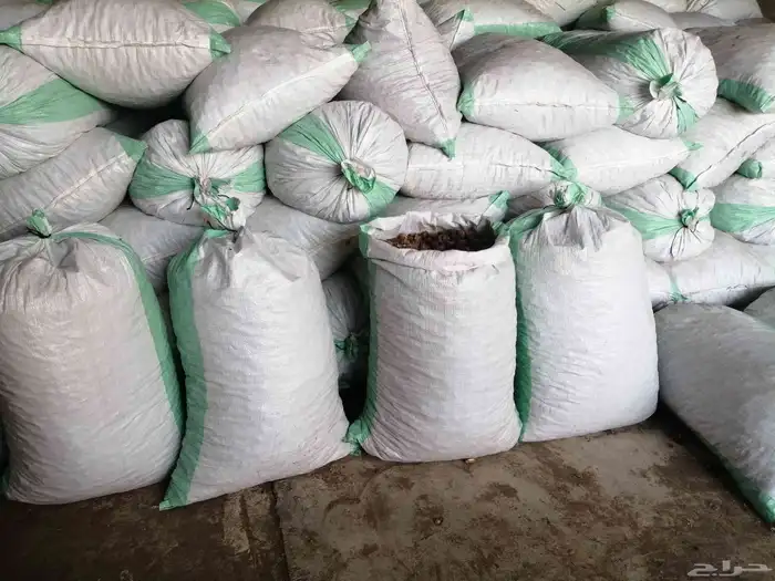 تمر علف للبيع ناشف أكياس مليانه ماشاء الله 6