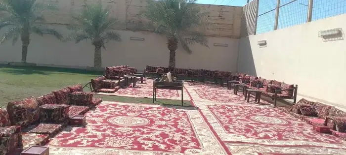 محل تاجير طاولات وكراسي يوجد لدينا دفايات اذا الملك في كراسي 0