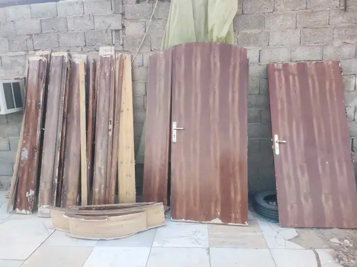 أبواب خشب نظيفة جدا 6