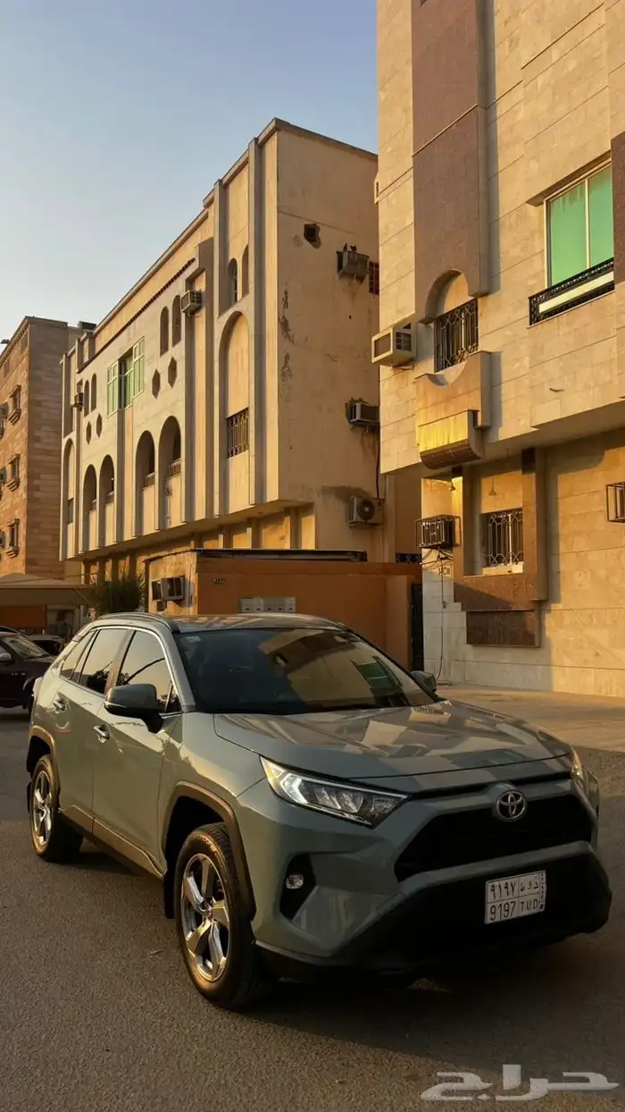 تويوتا راف 4موديل 2021 1