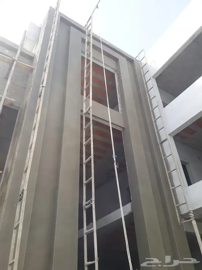 Malis AlBastani is an artist 1