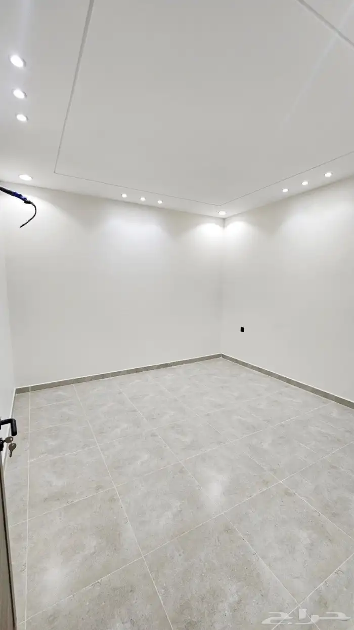 للبيع دور ثاني مع سطح مستقل المصعد شغال بسعر 550الف 3