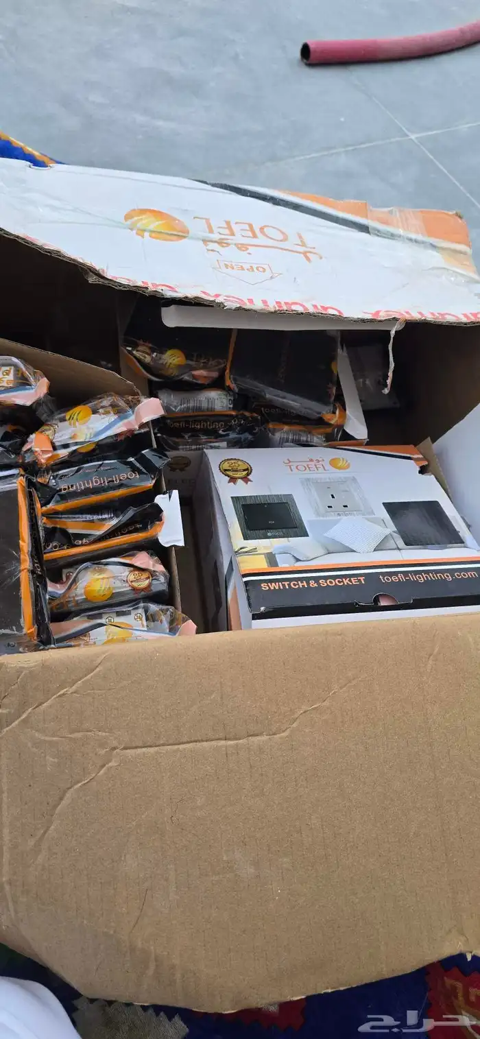 مفاتيح وافياش كهرباء تشطيب اللون اسود بلاتينو من شركه توفل 4