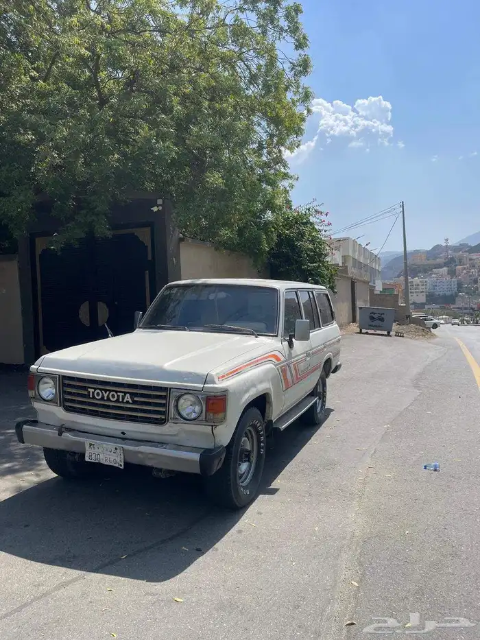 صالون 86 نظيف وكاله كل شيء شغال فيه على الشرط مفحوص مجدد ما 0