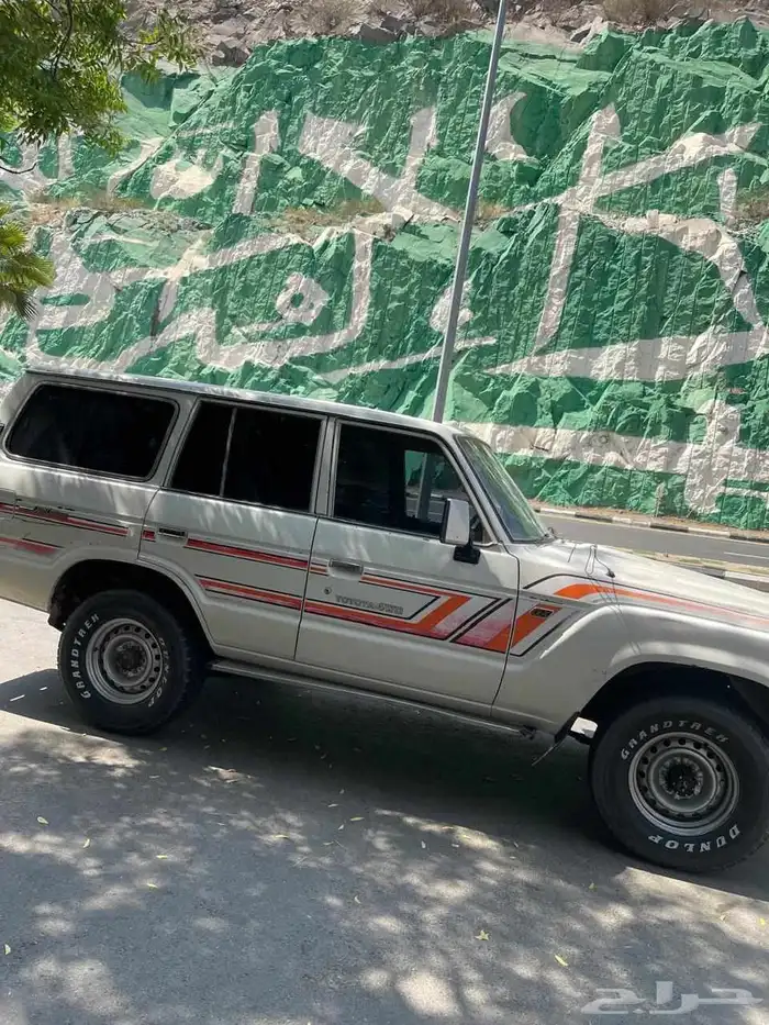 صالون 86 نظيف وكاله كل شيء شغال فيه على الشرط مفحوص مجدد ما 1