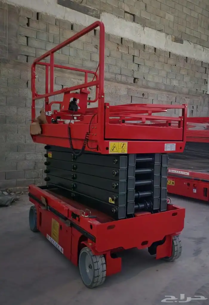 رافعة شوكية فوركلفيت سكين وسقايل كهربائية للايجار 2