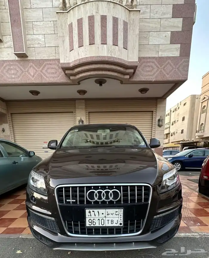 The 2014 Audi Q7 is a luxury SUV that combines style perform 2