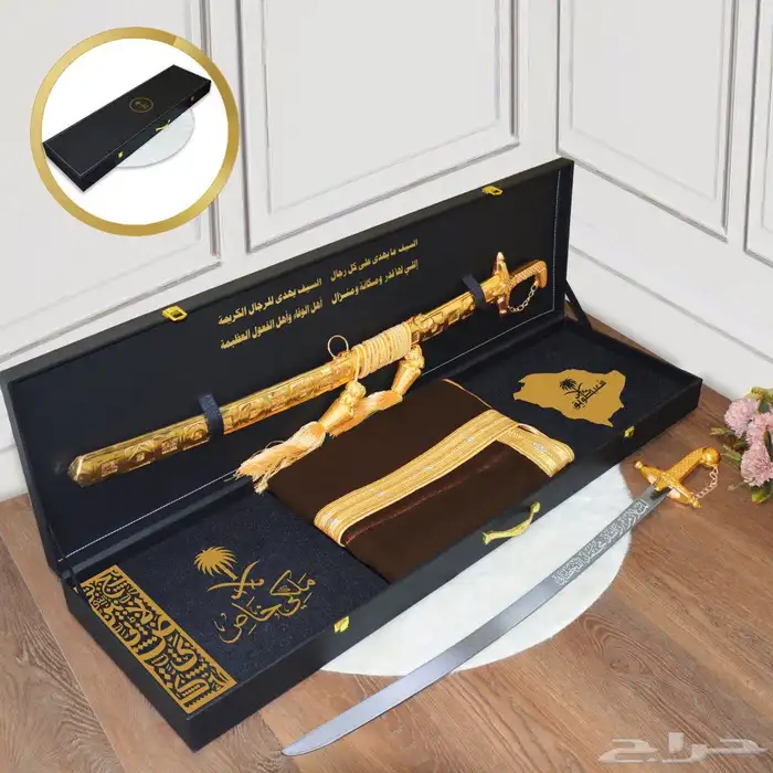 يحتوي الصندوق الفاخر الموضح في الصورة على مجموعة من الهدايا 0