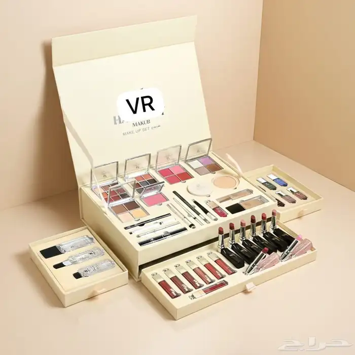 مجموعة اي شادوا احترافية مكونك من 18 لونا  تتيح لك اطلالات م 1