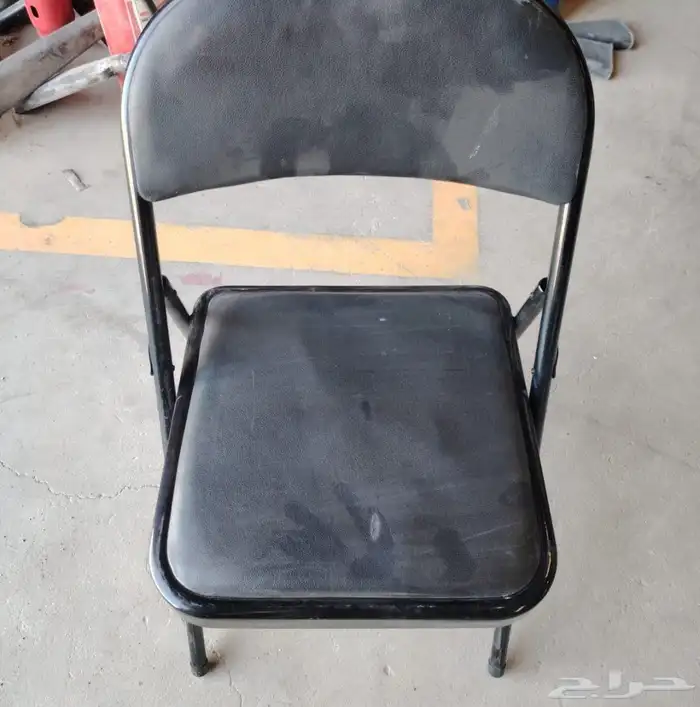 طاولات فايبر وكراسي نضيفة 2