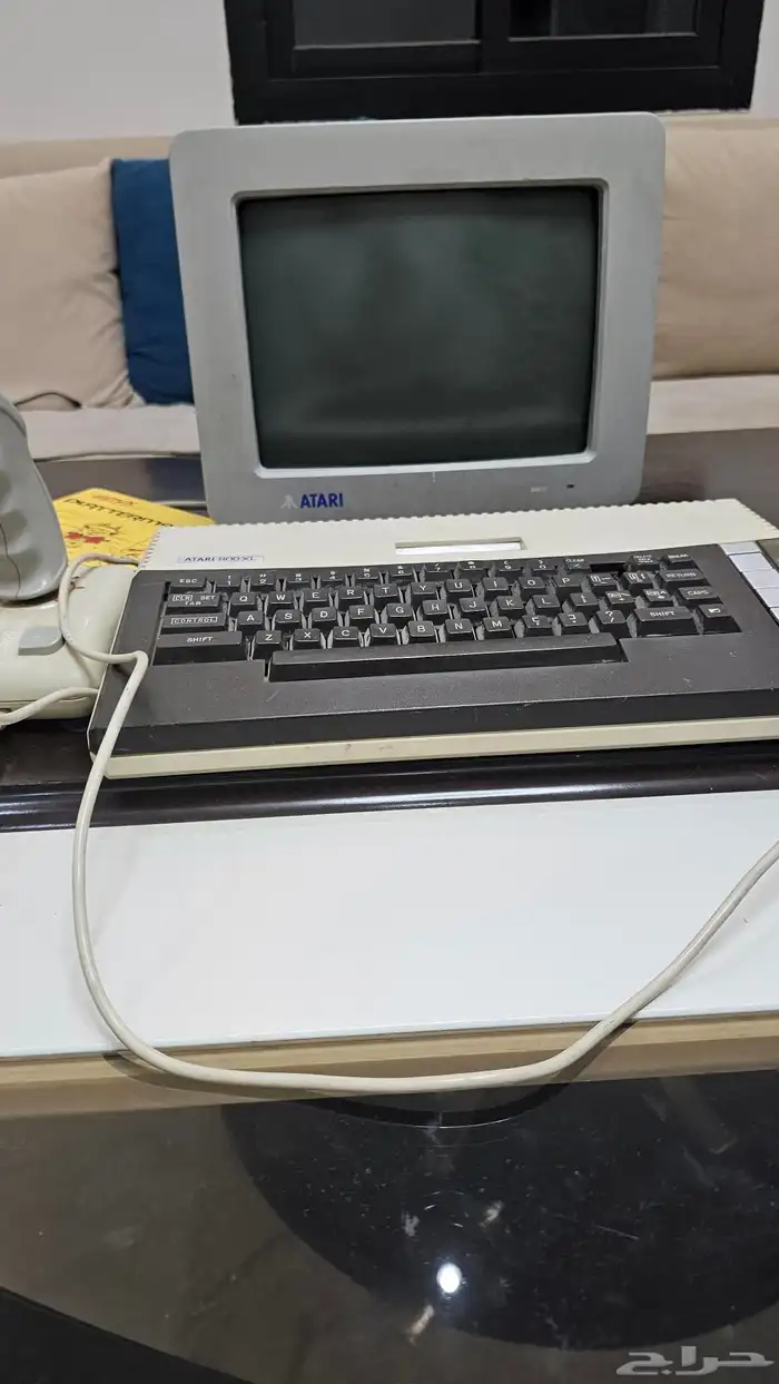 كمبيوتر اتاري قديم نادر شاشة مع جهاز 0
