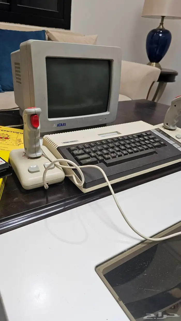 كمبيوتر اتاري قديم نادر شاشة مع جهاز 3