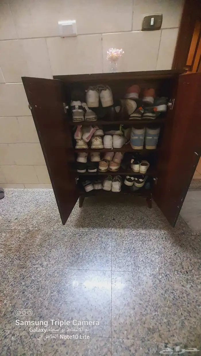 مدخل وجزامة وكنب للبيع ومكنسة وطاولة وسجادة 6