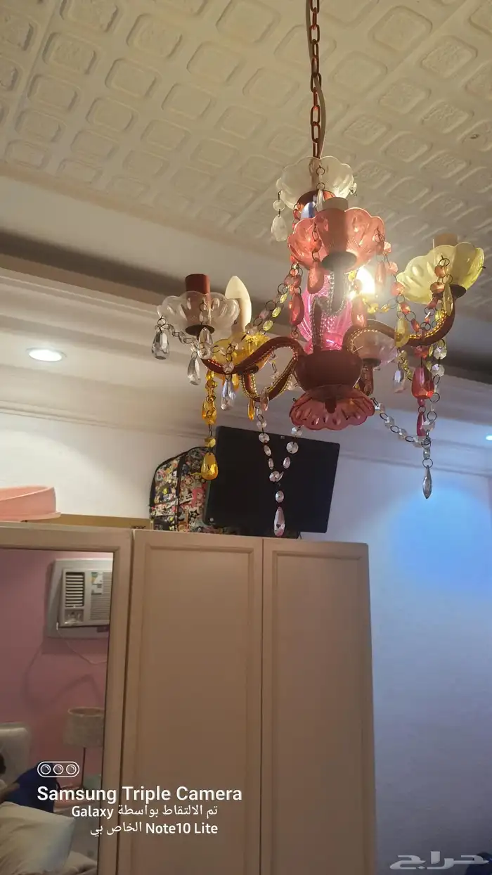 مدخل وجزامة وكنب للبيع ومكنسة وطاولة وسجادة 3